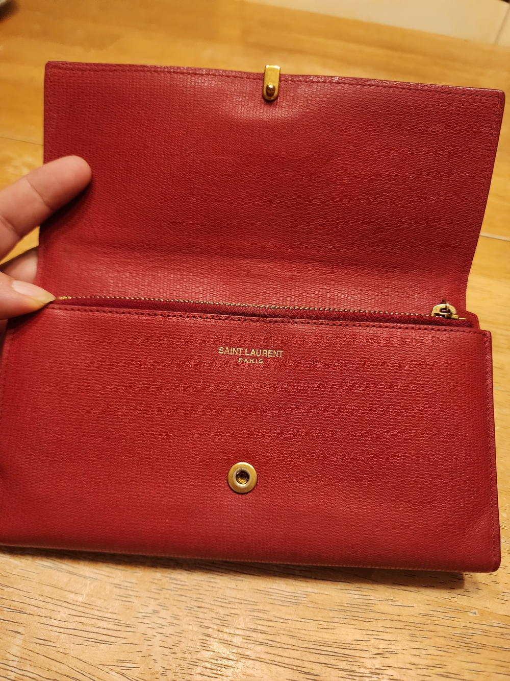 red textured leather Yves Saint Laurent Y-Line wallet gold-tone hardware - Picture 8 of 16
